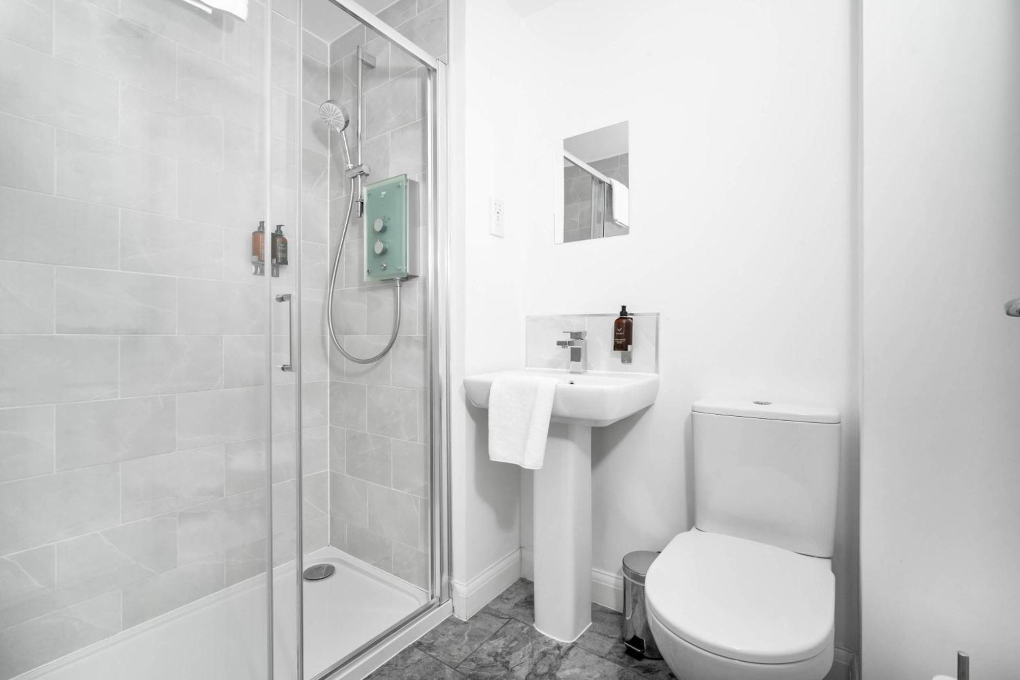 Luxury City Centre 5 Bed House With En-Suite, Bbq, On-Site Parking By Azura Nights Бирмингам Екстериор снимка